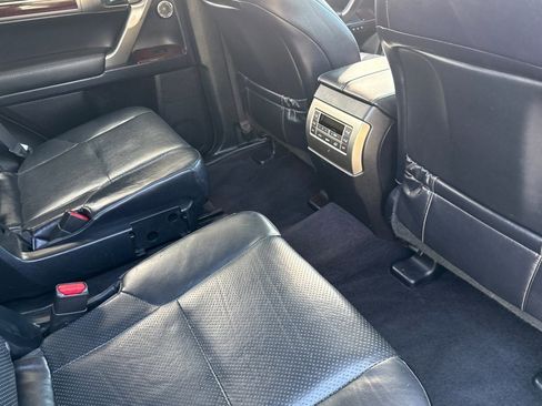 Used 2017 Lexus GX 460 Luxury w/ Preferred Accessory Package image 30