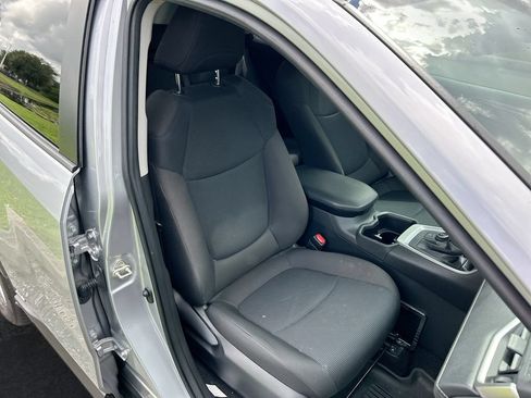 Used 2025 Toyota RAV4 LE AWD/4WD image 30