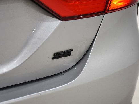 Used 2020 Toyota Camry SE FWD image 27