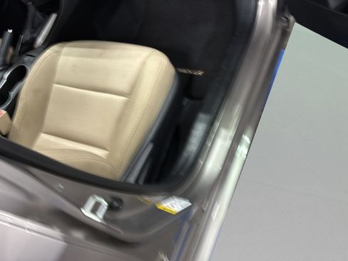 Used 2014 Toyota Corolla LE FWD image 19