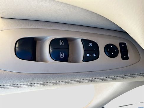 Used 2019 Nissan Pathfinder Platinum image 17