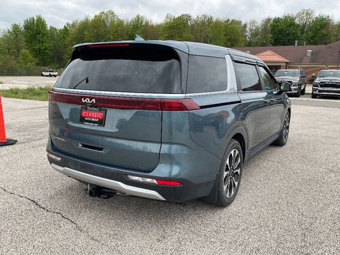 Used 2022 Kia Carnival EX FWD image 7