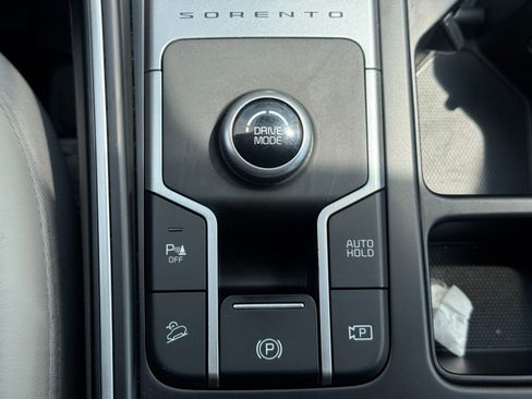 Used 2021 Kia Sorento S FWD image 31
