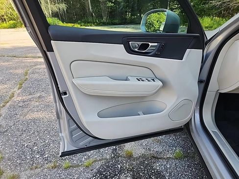 Certified 2023 Volvo XC60 B5 Plus w/ Climate Package AWD/4WD image 28