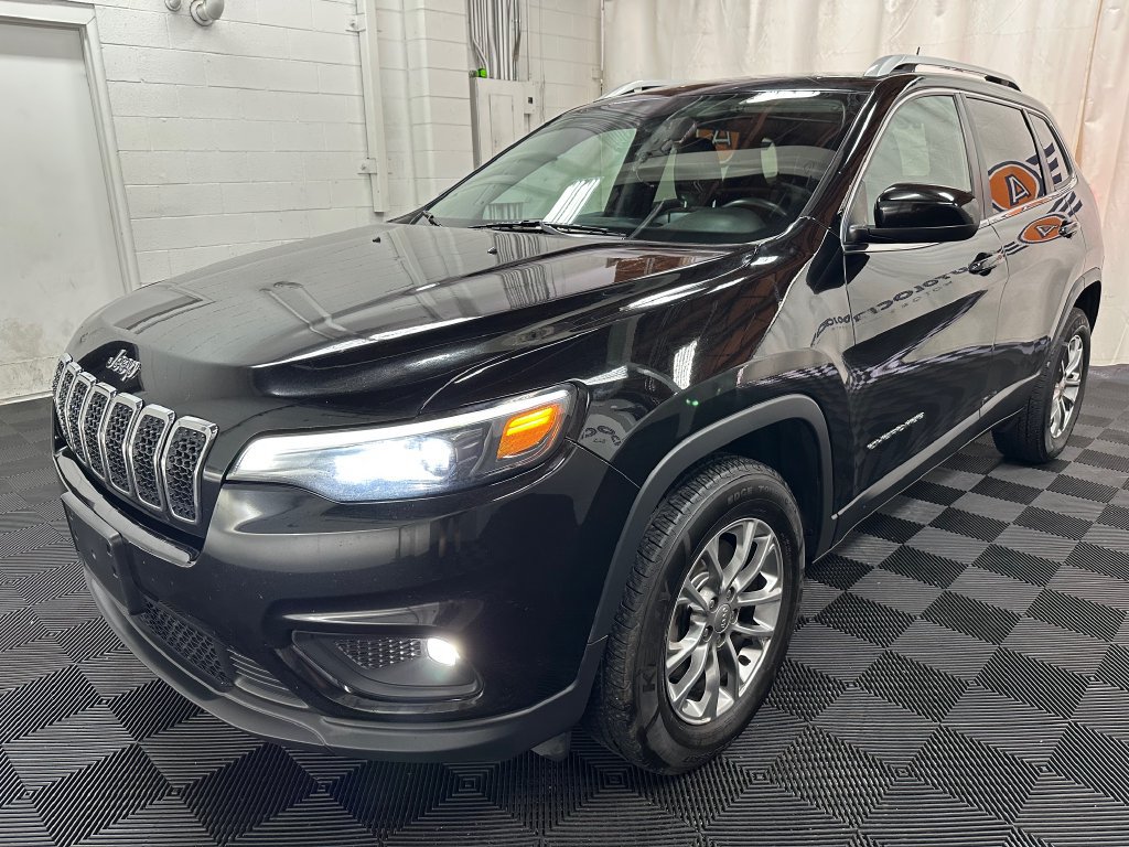 Used 2019 Jeep Cherokee Latitude Plus w/ Cold Weather Group AWD/4WD image 4