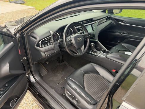 Used 2020 Toyota Camry SE FWD image 9