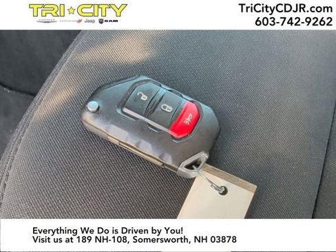 Used 2018 Jeep Wrangler Sport image 32