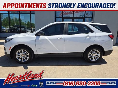 Used 2023 Chevrolet Equinox LS FWD image 5