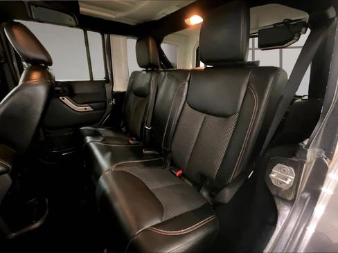 Used 2017 Jeep Wrangler Unlimited Sahara image 25