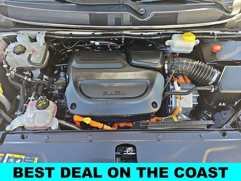 Used 2024 Chrysler Pacifica Select image 34