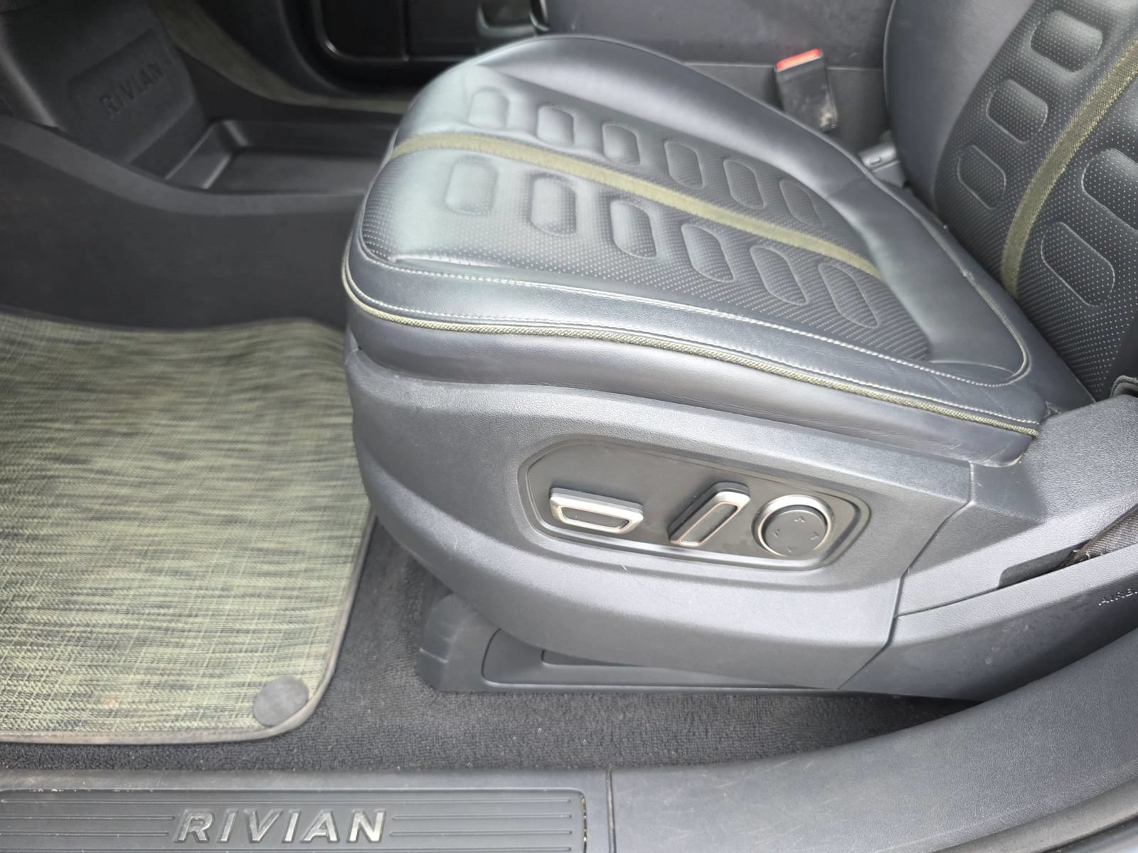 Used 2024 Rivian R1T Adventure Dual AWD/4WD image 26