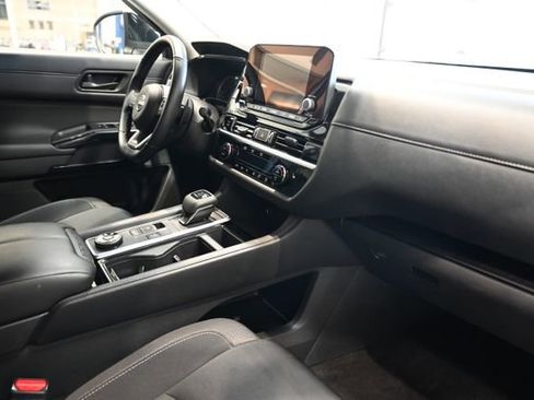 Used 2025 Nissan Pathfinder SV image 14