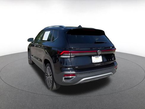 Used 2025 Volkswagen Taos SE image 10