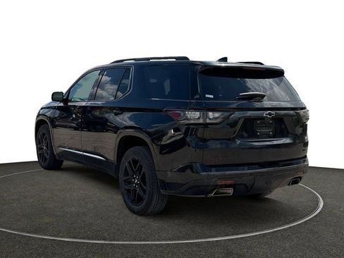 Used 2021 Chevrolet Traverse Premier w/ Redline Edition AWD/4WD image 3