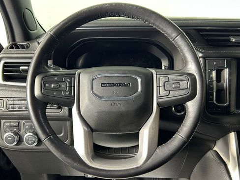 Used 2022 GMC Yukon XL Denali AWD/4WD image 29