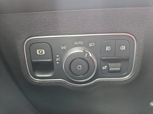 Used 2023 Mercedes-Benz GLB 250 4MATIC w/ Premium Package image 26