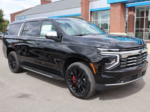 New 2025 Chevrolet Suburban Premier image 3