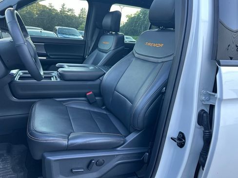 Used 2025 Ford Expedition Tremor AWD/4WD image 15