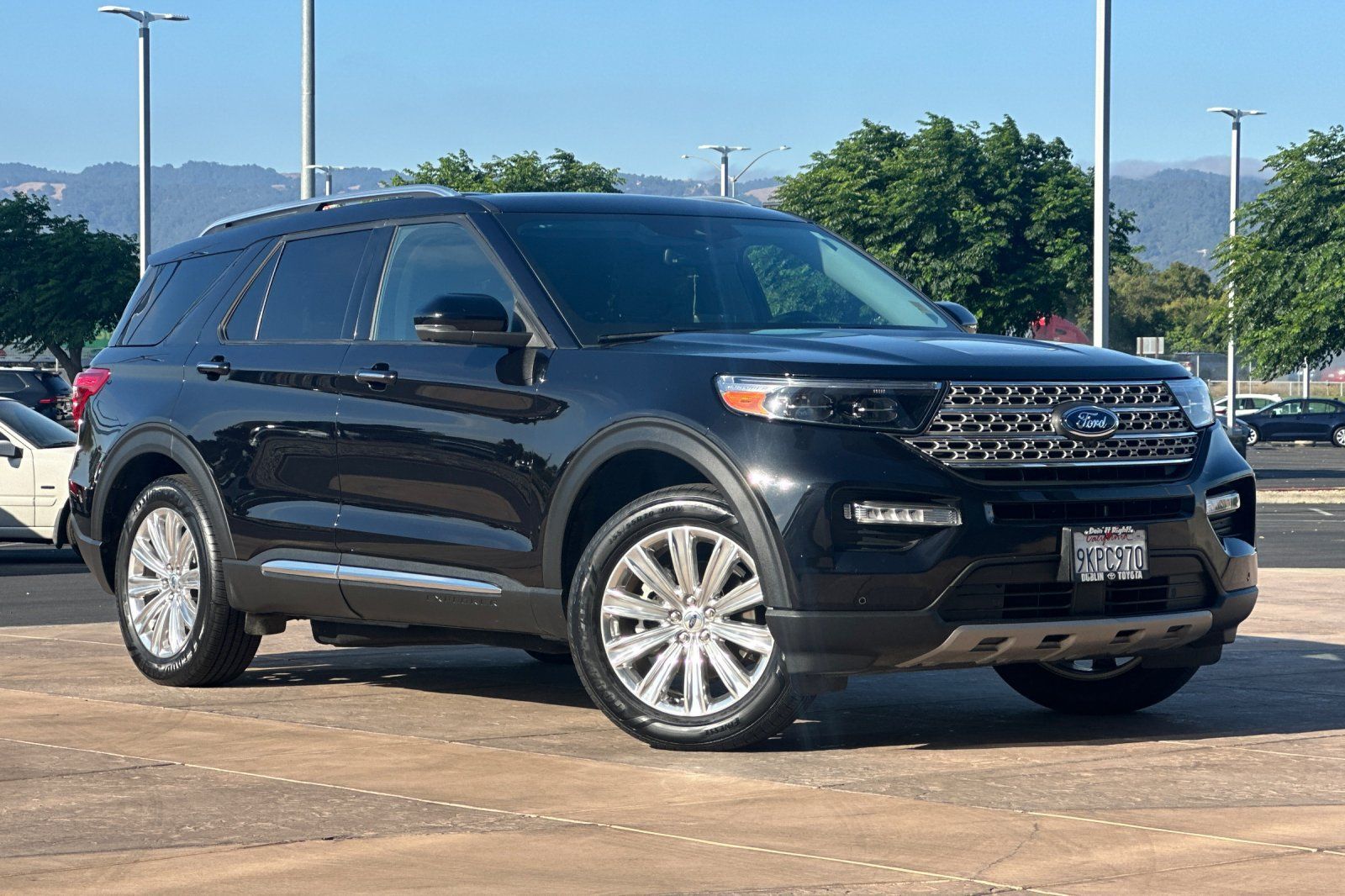 Used 2023 Ford Explorer Limited w/ Limited Technology Package RWD image 2