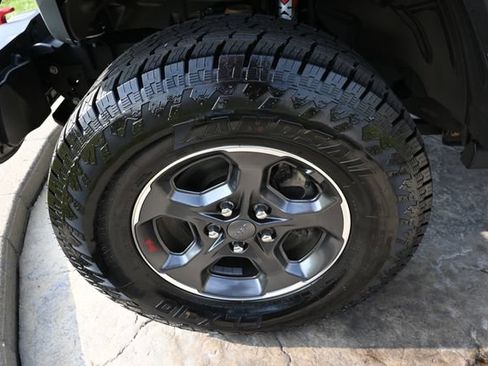 Used 2021 Jeep Gladiator Rubicon w/ Cold Weather Group AWD/4WD image 10