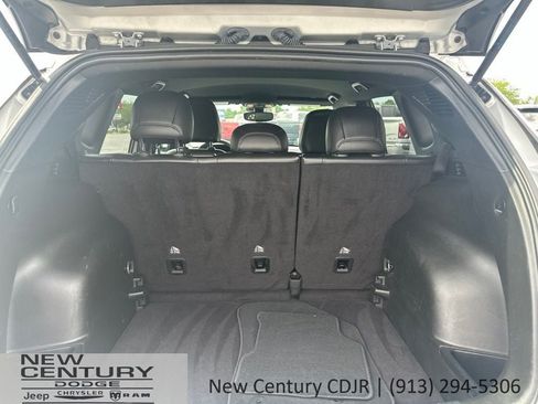 Used 2024 Jeep Compass Latitude AWD/4WD image 14