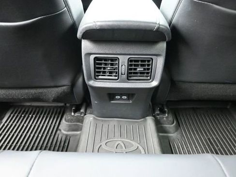 Used 2024 Toyota Venza XLE AWD/4WD image 23