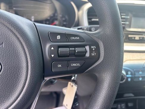 Used 2018 Kia Sorento LX AWD/4WD image 16