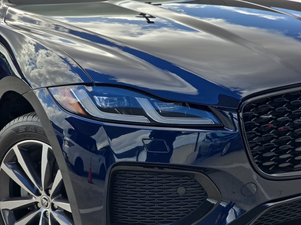 Certified 2025 Jaguar F-PACE R-Dynamic S AWD/4WD image 32