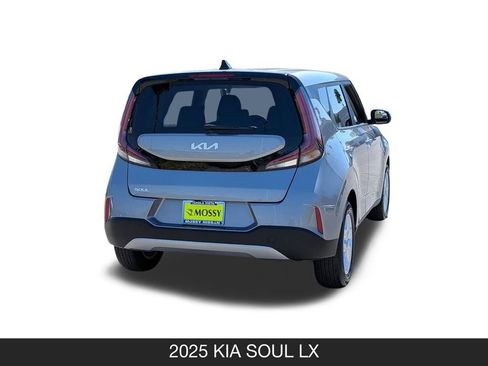 Used 2025 Kia Soul LX w/ LX Technology Package FWD image 8