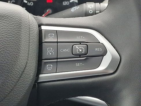 Used 2025 Jeep Compass Limited image 21