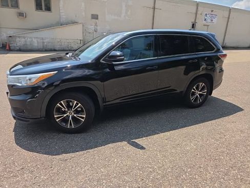 Used 2016 Toyota Highlander XLE AWD/4WD image 5