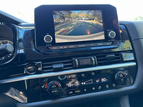 Used 2025 Nissan Pathfinder SV image 18