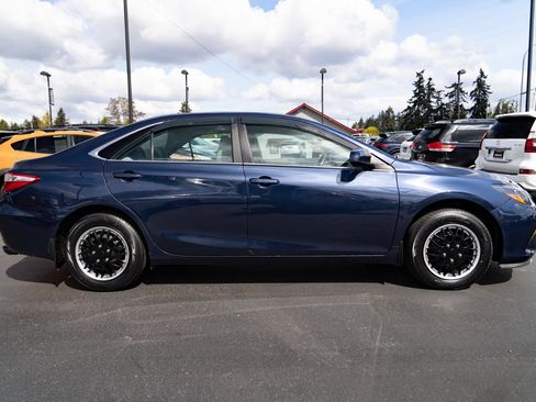 Used 2016 Toyota Camry LE image 7