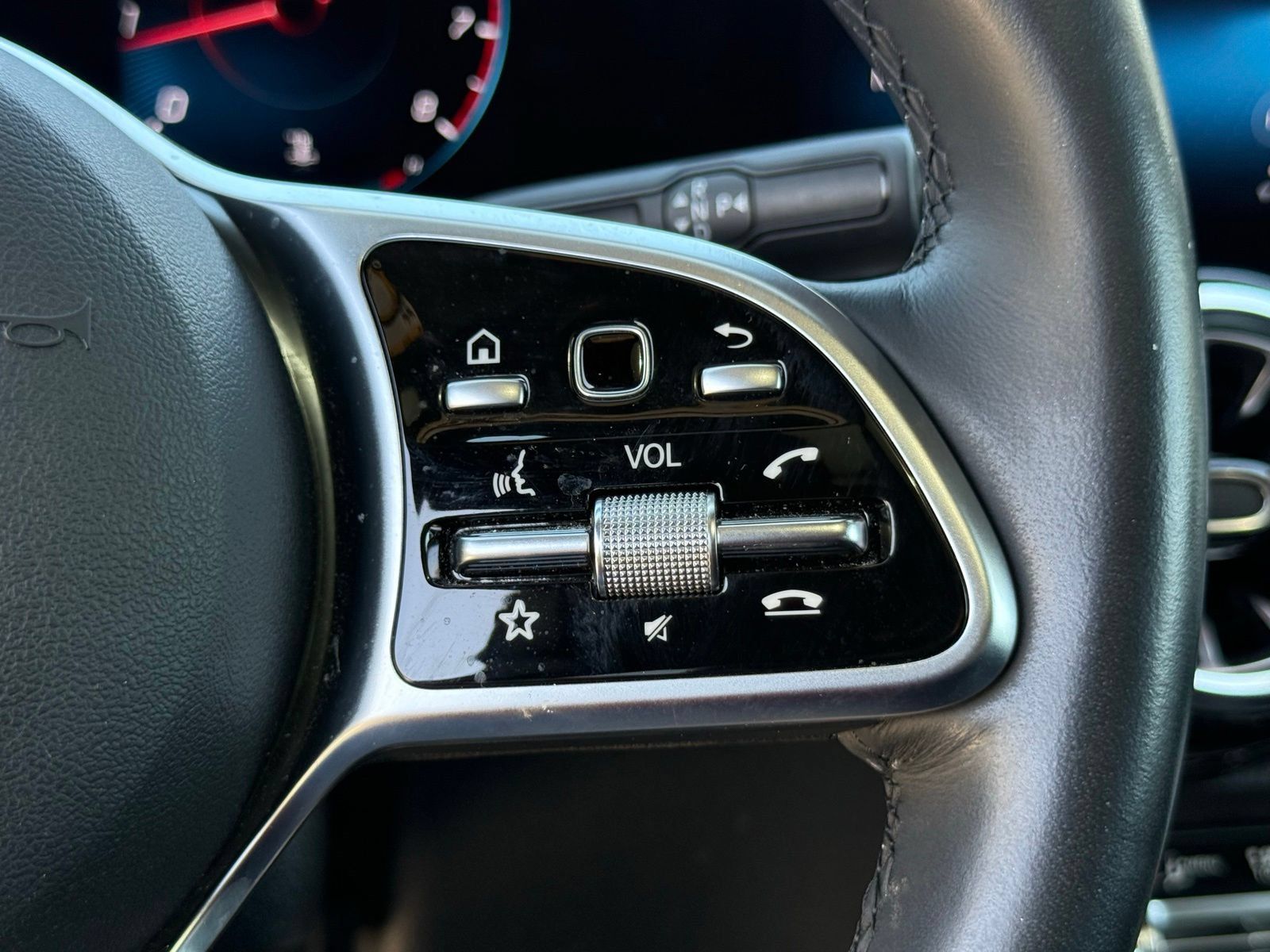 Used 2023 Mercedes-Benz GLB 250 image 33