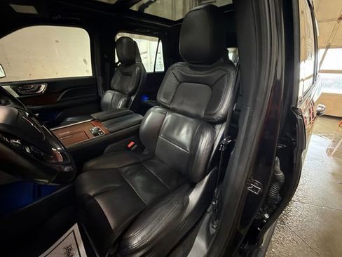 Used 2021 Lincoln Navigator Reserve image 11
