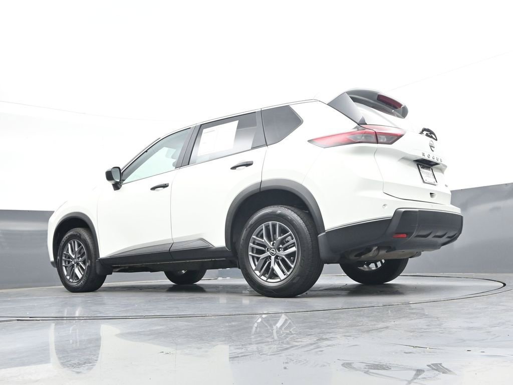Used 2025 Nissan Rogue S AWD/4WD image 41