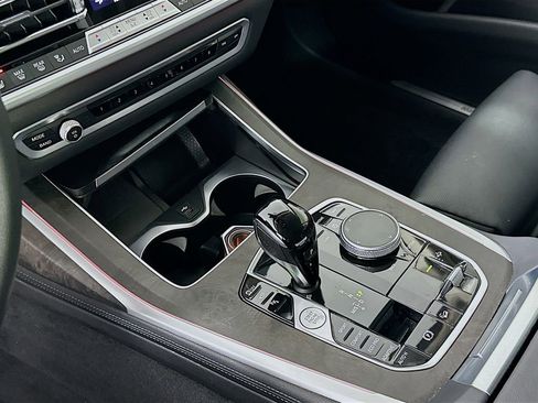 Certified 2022 BMW X7 xDrive40i w/ Premium Package image 17