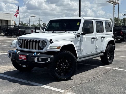 Used 2024 Jeep Wrangler Unlimited Sahara AWD/4WD image 1