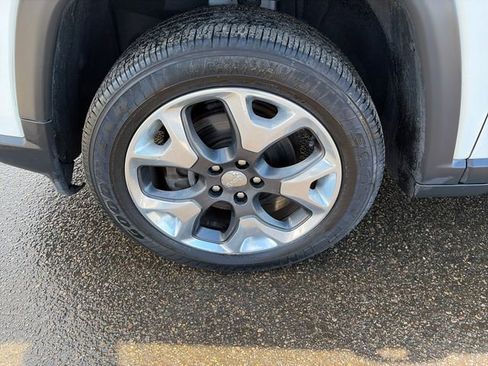 Used 2018 Jeep Compass Limited w/ Navigation Group AWD/4WD image 13
