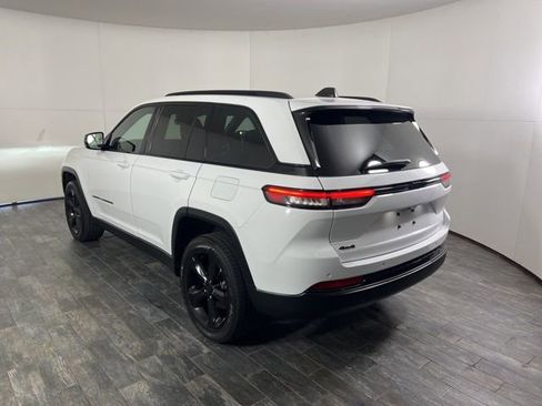 Used 2023 Jeep Grand Cherokee Altitude image 9