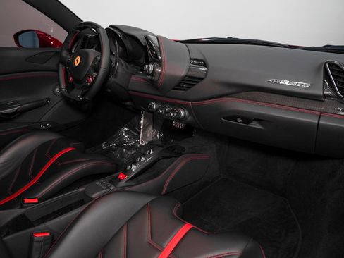 Used 2017 Ferrari 488 GTB RWD image 30