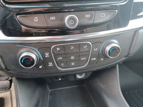 Used 2018 Chevrolet Traverse LT image 12