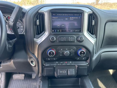 Used 2022 Chevrolet Silverado 1500 LT Trail Boss w/ Bed Protection Package image 12