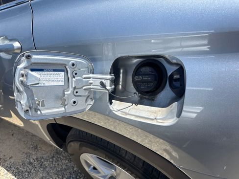 Used 2021 Toyota Highlander LE FWD image 15
