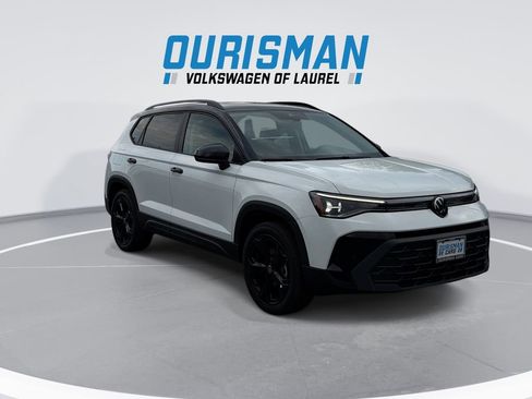 New 2026 Volkswagen Taos SE AWD/4WD image 2