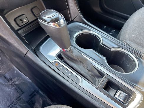 Used 2018 Chevrolet Equinox LT image 16