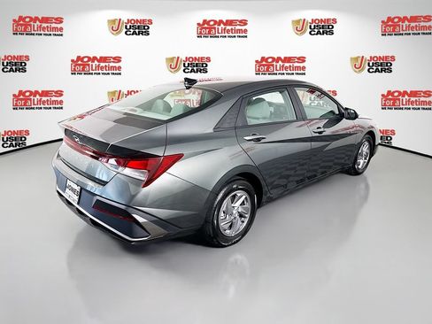 Certified 2025 Hyundai Elantra SE FWD image 15