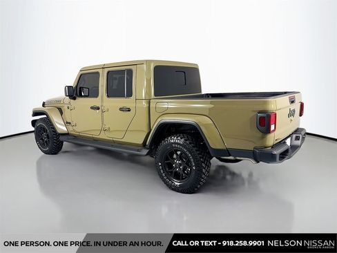 Used 2025 Jeep Gladiator Sport AWD/4WD image 7
