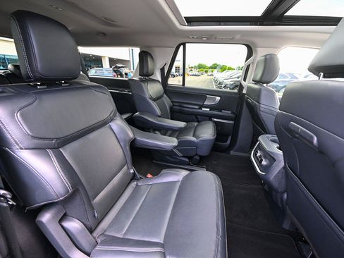 Used 2025 Ford Expedition Max Platinum AWD/4WD image 29