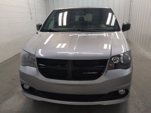 Used 2018 Dodge Grand Caravan SE FWD image 15